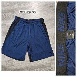 Nike Men's Blue and Black Shorts Size Large Good Condition